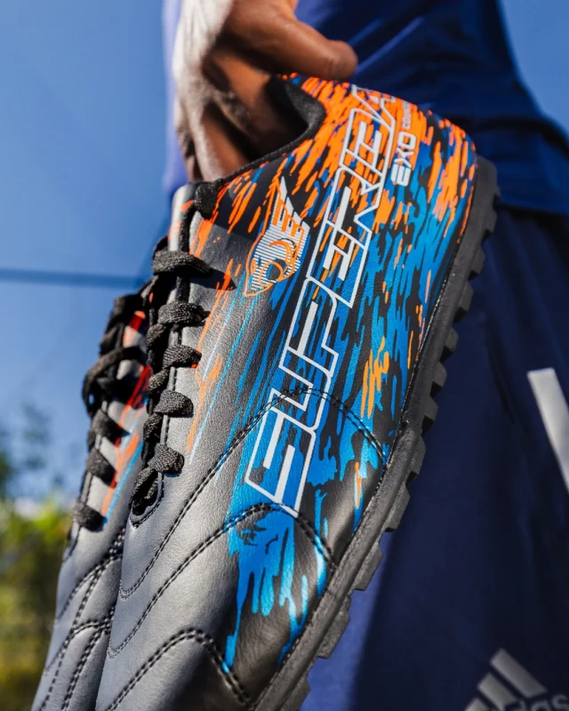 Velocidade, estilo e controle em cada jogada. ⚡😎

A chuteira EXO chegou para elevar sua performance dentro de campo. Com o máximo de conforto, essa é a escolha de quem joga para vencer! 🏆