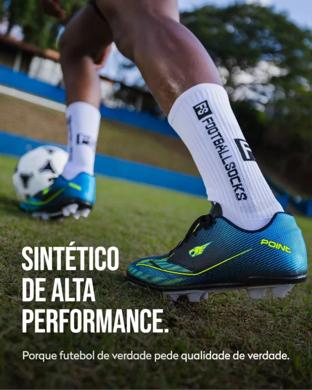 Quando o assunto é futebol de campo, tradição e qualidade falam mais alto. Nossa chuteira feita no sintético garante resistência, conforto e aquele encaixe perfeito que só quem joga entende. 😀